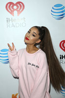 Ariana Grande Longsleeve T-shirt #3299125