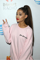 Ariana Grande Sweatshirt #3299128