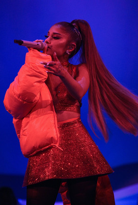 Ariana Grande Poster 3891852