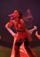 Ariana Grande Sweatshirt #3891855