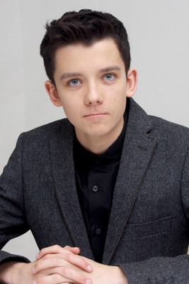 Asa Butterfield puzzle 2367412