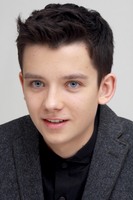 Asa Butterfield Longsleeve T-shirt #2367414