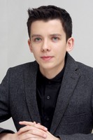 Asa Butterfield Longsleeve T-shirt #2367429