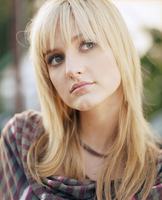 Ashlee Simpson Longsleeve T-shirt #2068894