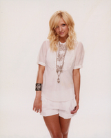 Ashlee Simpson Longsleeve T-shirt #2068922