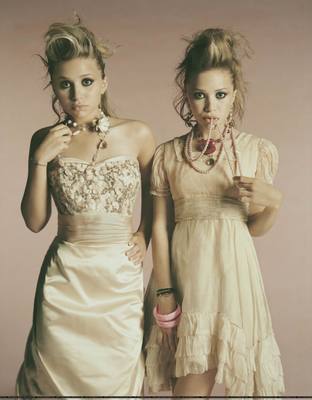 Ashley & Mary Kate Olsen Poster 2068077