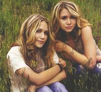 Ashley & Mary Kate Olsen longsleeve t-shirt #2068087