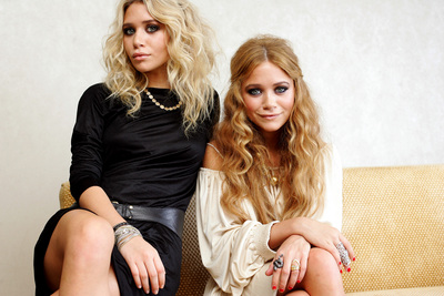 Ashley & Mary Kate Olsen canvas poster