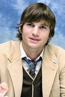 Ashton Kutcher Longsleeve T-shirt #2212818
