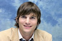 Ashton Kutcher Longsleeve T-shirt #2212826