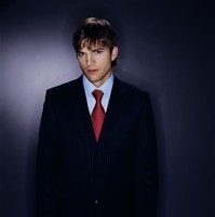 Ashton Kutcher Longsleeve T-shirt #2212827