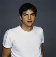 Ashton Kutcher Longsleeve T-shirt #2212830