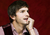 Ashton Kutcher Longsleeve T-shirt #2290079