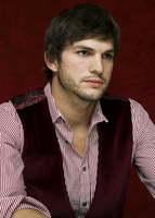 Ashton Kutcher Longsleeve T-shirt #2290081
