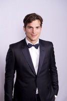 Ashton Kutcher Longsleeve T-shirt #2300488