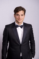 Ashton Kutcher Longsleeve T-shirt #2300489