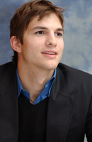 Ashton Kutcher Longsleeve T-shirt #2317944