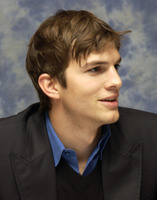 Ashton Kutcher Longsleeve T-shirt #2317945