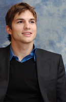 Ashton Kutcher Longsleeve T-shirt #2317947