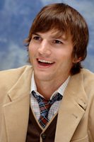 Ashton Kutcher Longsleeve T-shirt #2317951