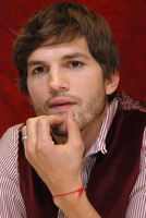 Ashton Kutcher Longsleeve T-shirt #2317957