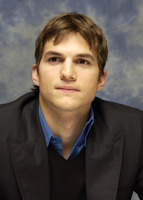 Ashton Kutcher Longsleeve T-shirt #2317959
