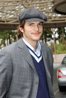 Ashton Kutcher Longsleeve T-shirt #2317973