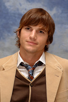 Ashton Kutcher Longsleeve T-shirt #2317985