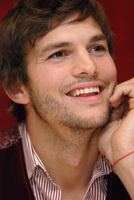 Ashton Kutcher Longsleeve T-shirt #2317988