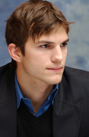Ashton Kutcher Longsleeve T-shirt #2318012