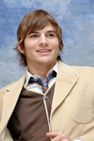 Ashton Kutcher Longsleeve T-shirt #2318019