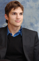 Ashton Kutcher Longsleeve T-shirt #2318022