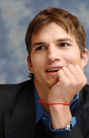 Ashton Kutcher Longsleeve T-shirt #2318023