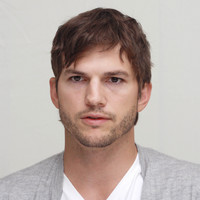 Ashton Kutcher Longsleeve T-shirt #2342071