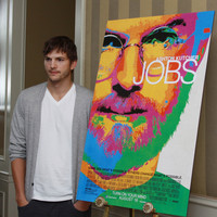 Ashton Kutcher Longsleeve T-shirt #2342075