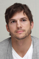 Ashton Kutcher t-shirt #2342082