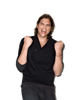 Ashton Kutcher Longsleeve T-shirt #2342083