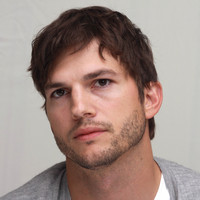 Ashton Kutcher Longsleeve T-shirt #2342087