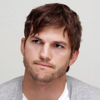 Ashton Kutcher Longsleeve T-shirt #2342089