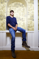 Ashton Kutcher Longsleeve T-shirt #2346249