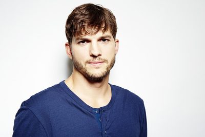 Ashton Kutcher Poster 2346250