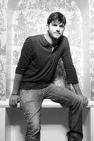 Ashton Kutcher Longsleeve T-shirt #2346251