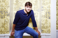Ashton Kutcher Longsleeve T-shirt #2346252