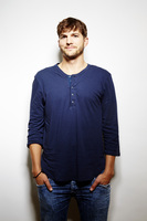 Ashton Kutcher t-shirt #2346257