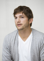 Ashton Kutcher Sweatshirt #2363847