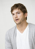 Ashton Kutcher Longsleeve T-shirt #2363851