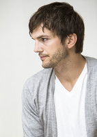 Ashton Kutcher Longsleeve T-shirt #2363853