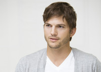 Ashton Kutcher Longsleeve T-shirt #2363854
