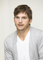 Ashton Kutcher Longsleeve T-shirt #2363855
