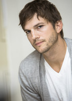 Ashton Kutcher Longsleeve T-shirt #2363856
